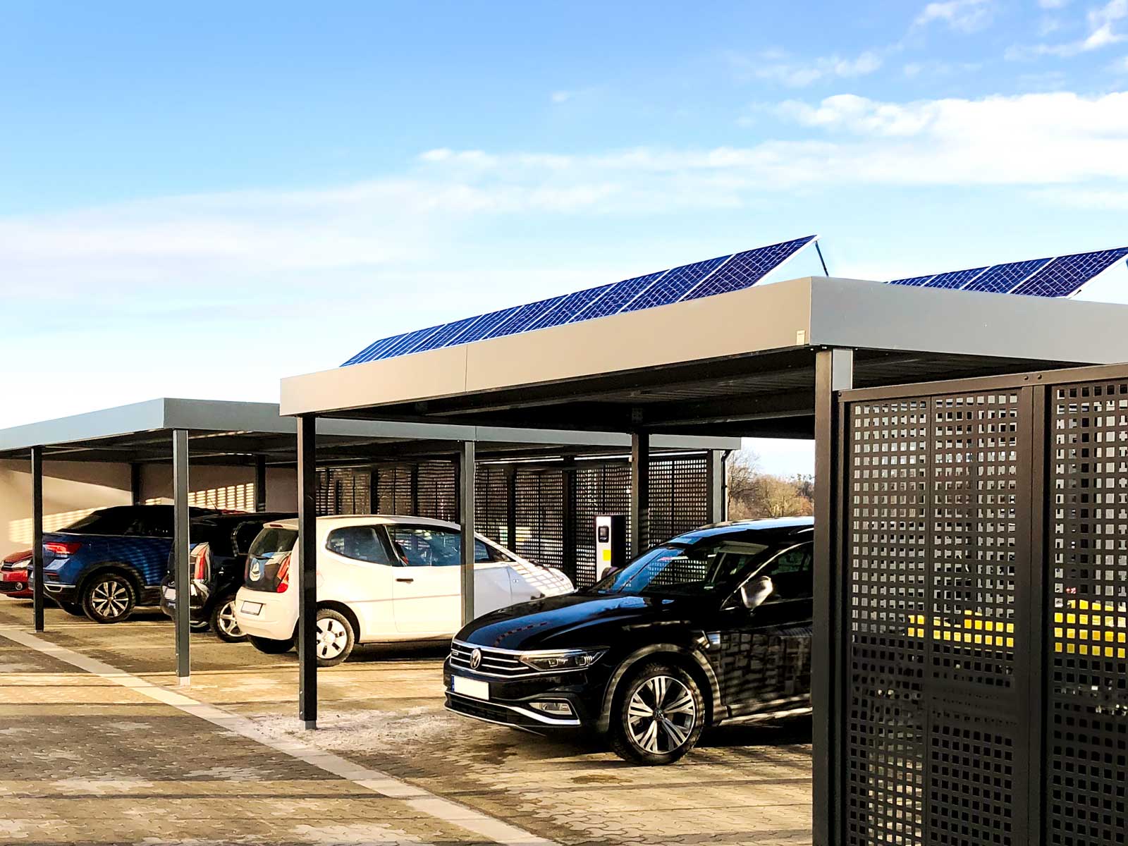 Parkplatzüberdachung mit Photovoltaikanlage