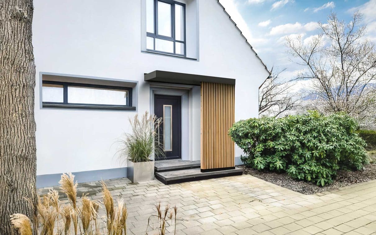 Vordach Haustür mit Seitenteil