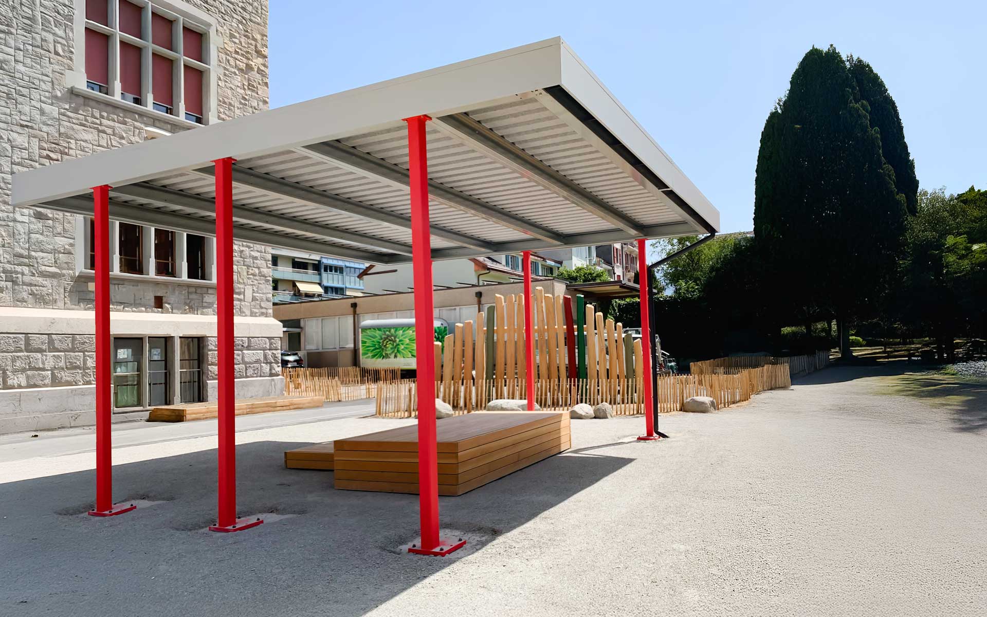 Schattenspender für den öffentlichen Raum mit Überdachungen von Siebau