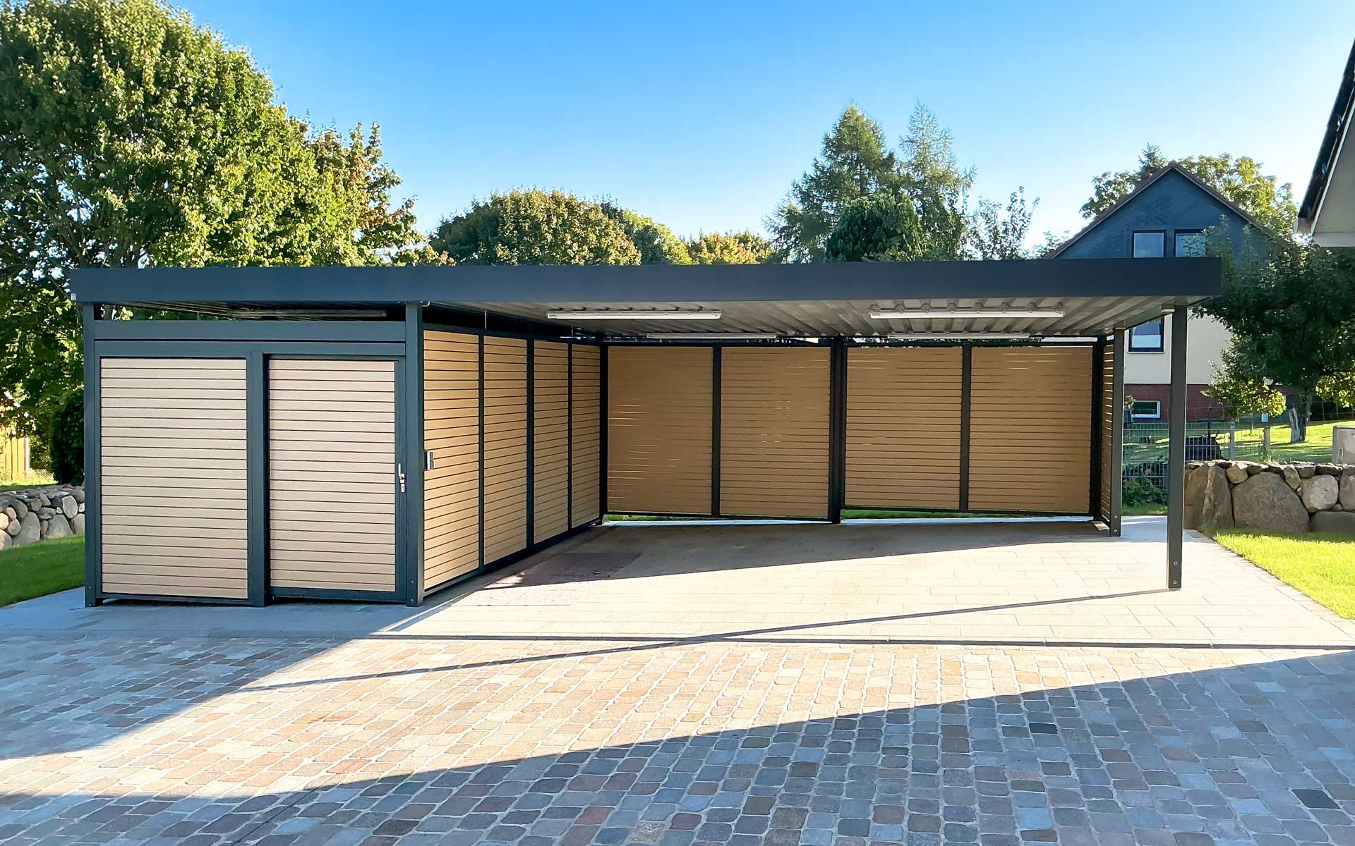 Metallcarport auf Maß gebaut
