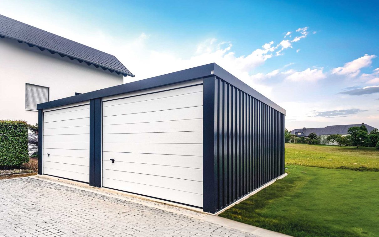Garage mit Strukturwand